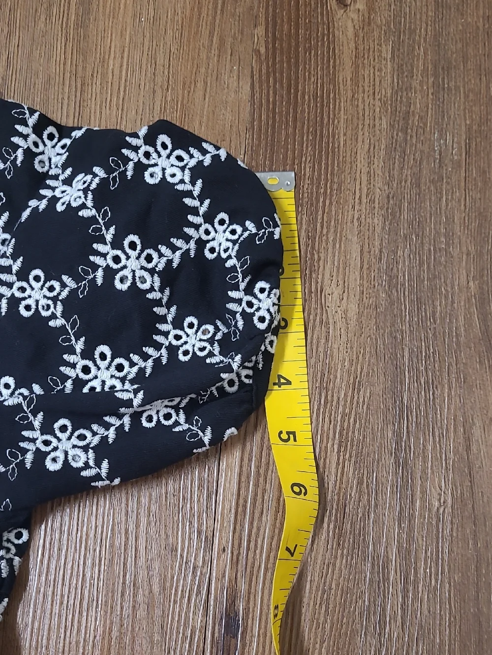 LOFT Black and White Smocked Puff Sleeve‎ Blousefor women zise m good condition